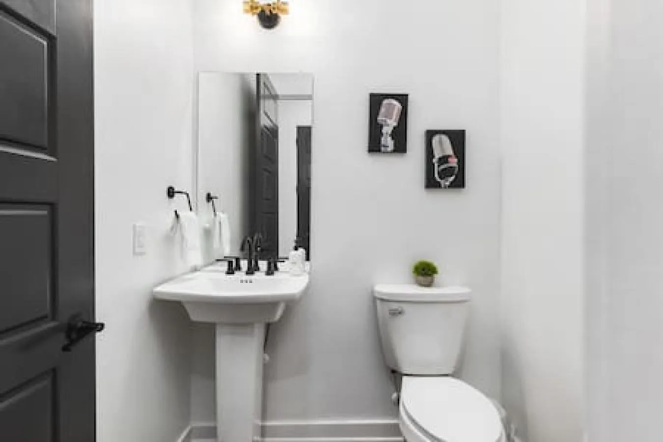 Gorgeous East Nashville House With 9 Beds, Garage, Rooftop Patio